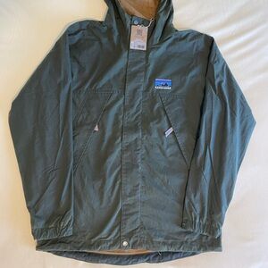 Patagonia Waxed Cotton Jacket in Men’s M. Brand new with tags attached. Green.